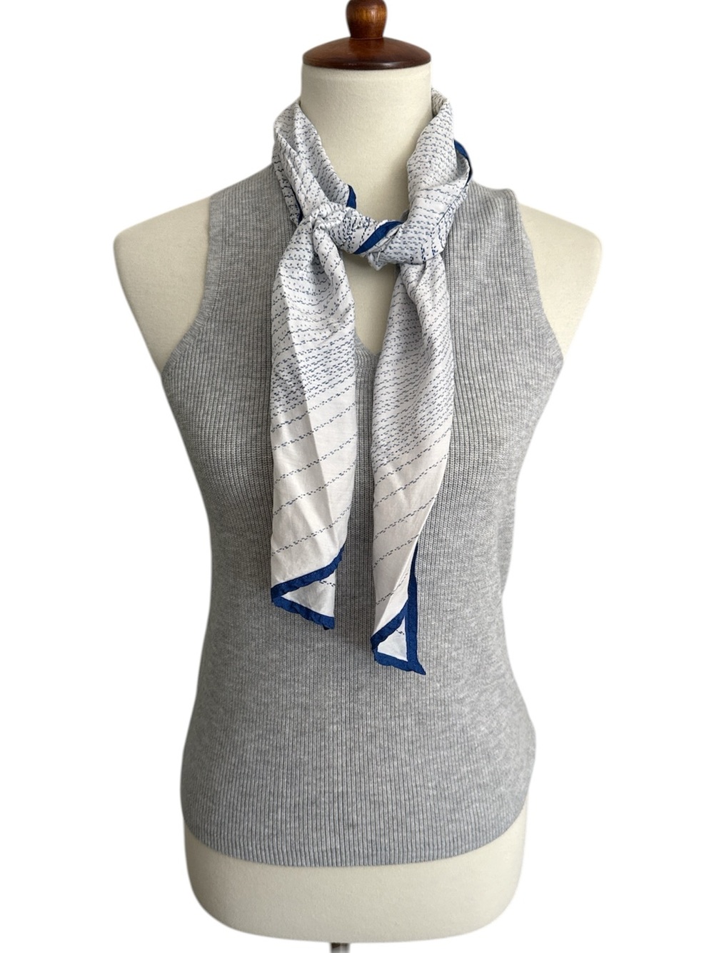 Moth XS Anthropologie Medium Gray Knit Silk Blend Tie Scarf Accent Sleeveless